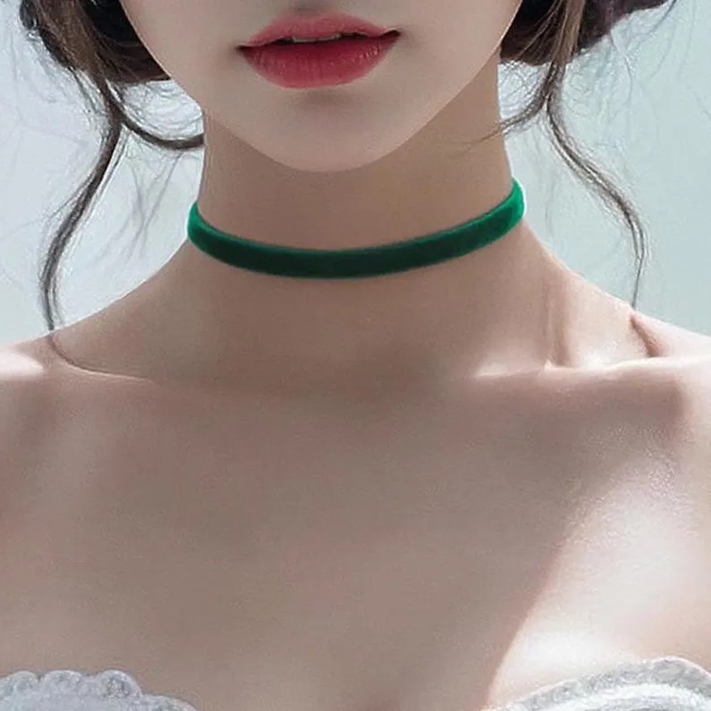 Elegant Green Velvet Choker Necklace